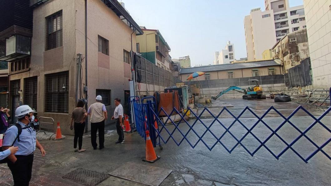 台南北區工地開挖鄰房傾斜，11戶緊急安置。（圖／台南市工務局提供）