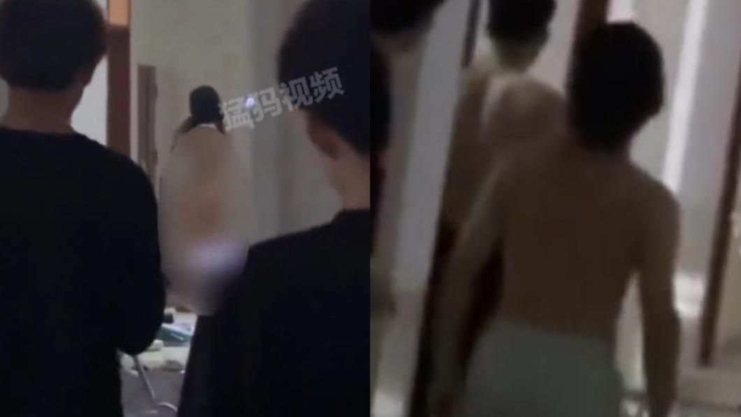中國大陸一名女子裸闖男生宿舍引起圍觀。（圖／翻攝自@猛獁新聞　微博）