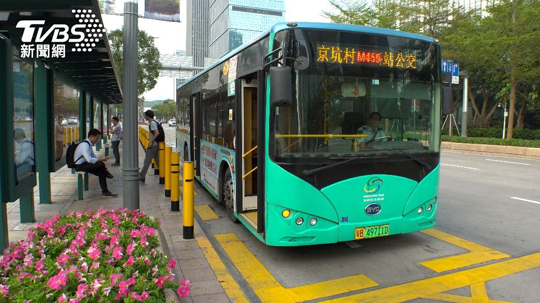 一名網友抱怨，中國的公車竟沒有下車鈴。（示意圖／shutterstock達志影像）