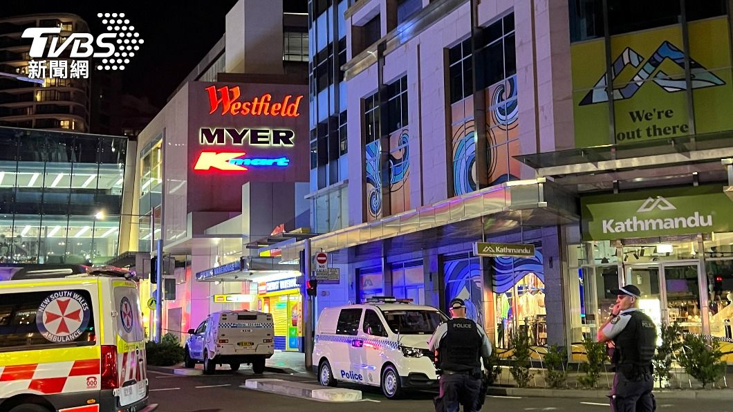 澳洲雪梨購物中心13日發生亂刀捅人事件，警方正在調查原因。（圖／達志影像美聯社）
