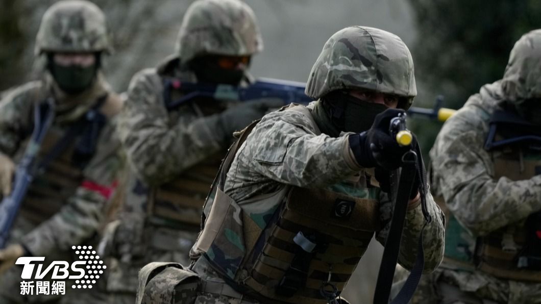 烏克蘭修法取消服役年限，讓許多資深士兵非常憤怒，也造成新進士兵很憂慮。（圖／達志影像美聯社）