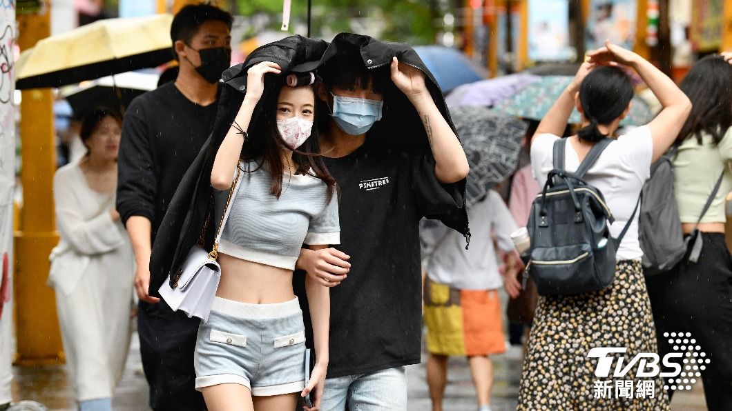Taiwan braces for sweltering heat, thunderstorms this week (TVBS News) Taiwan braces for sweltering heat, thunderstorms this week