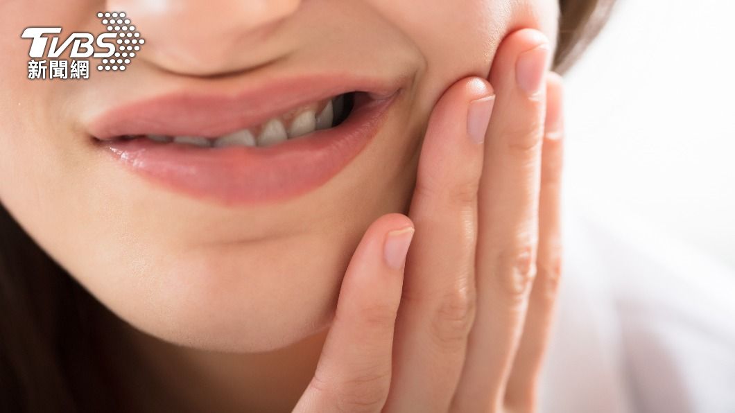 60歲婦人長期嘴巴痛才發現是糖尿病纏身。（示意圖／Shutterstock達志影像）