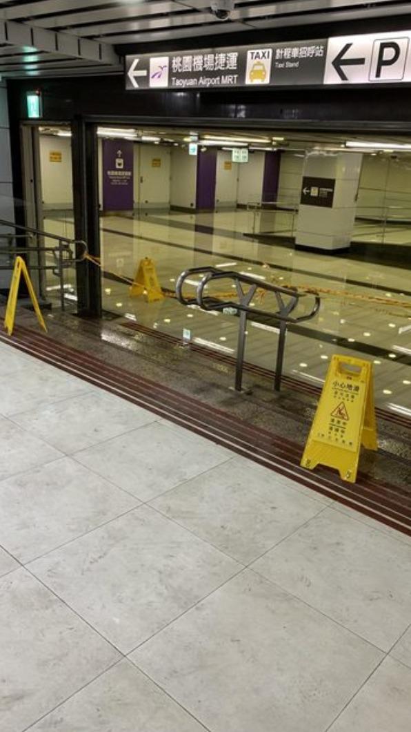 台北車站淹水。（圖／翻攝PTT）
