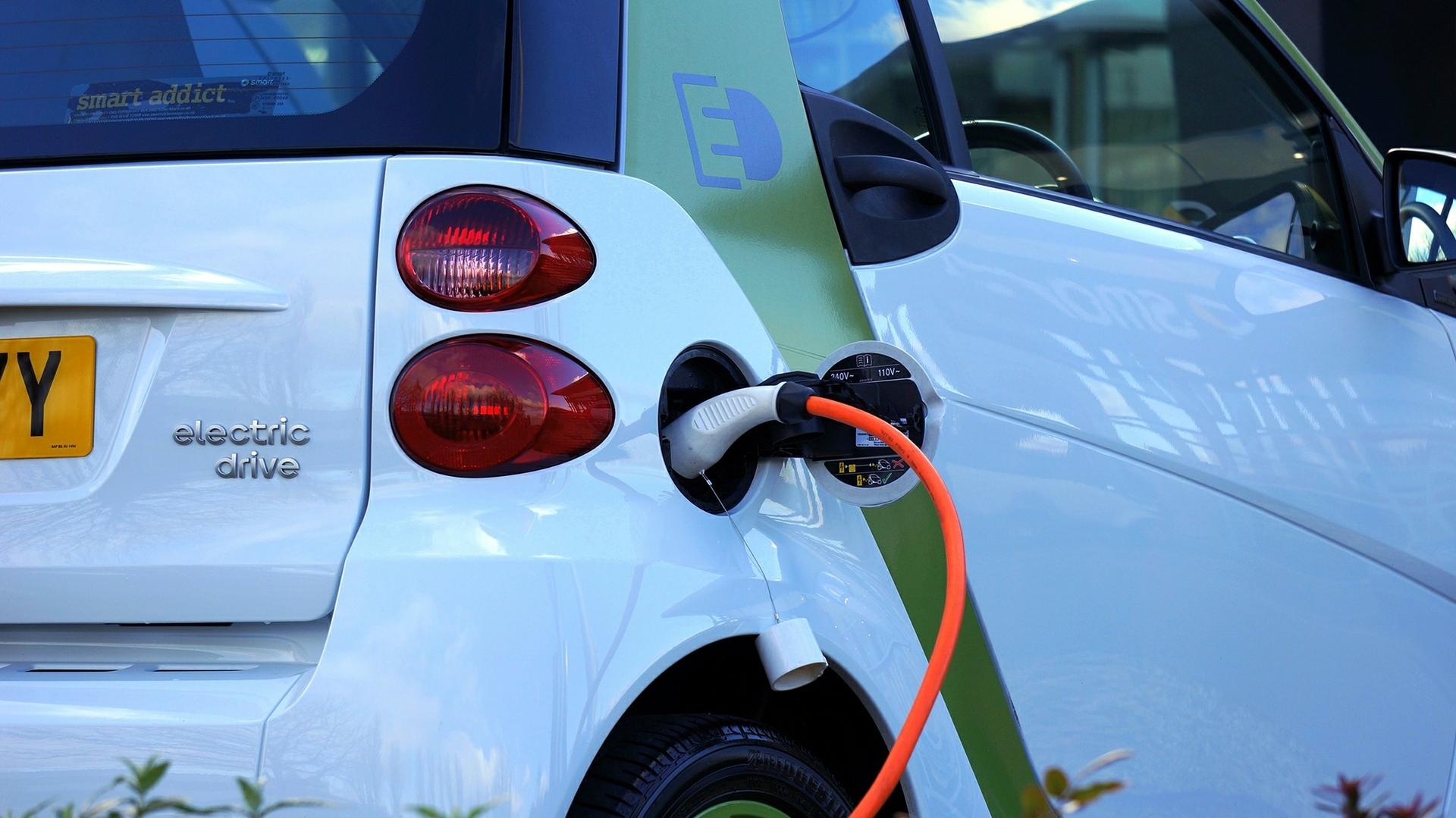 加州大學柏克萊分校一項研究表明，採用電動車有助減少碳足跡。（圖／中央社）