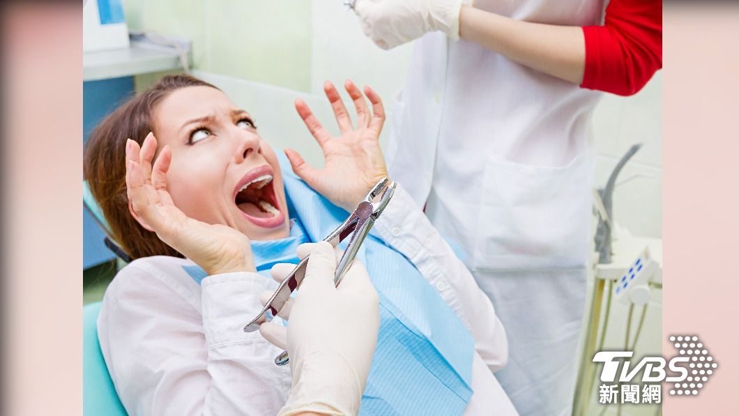 「不拔智齒」要注意口腔清潔！ 避免「怕痛」耽誤牙齒健康。（示意圖／shutterstock達志影像）