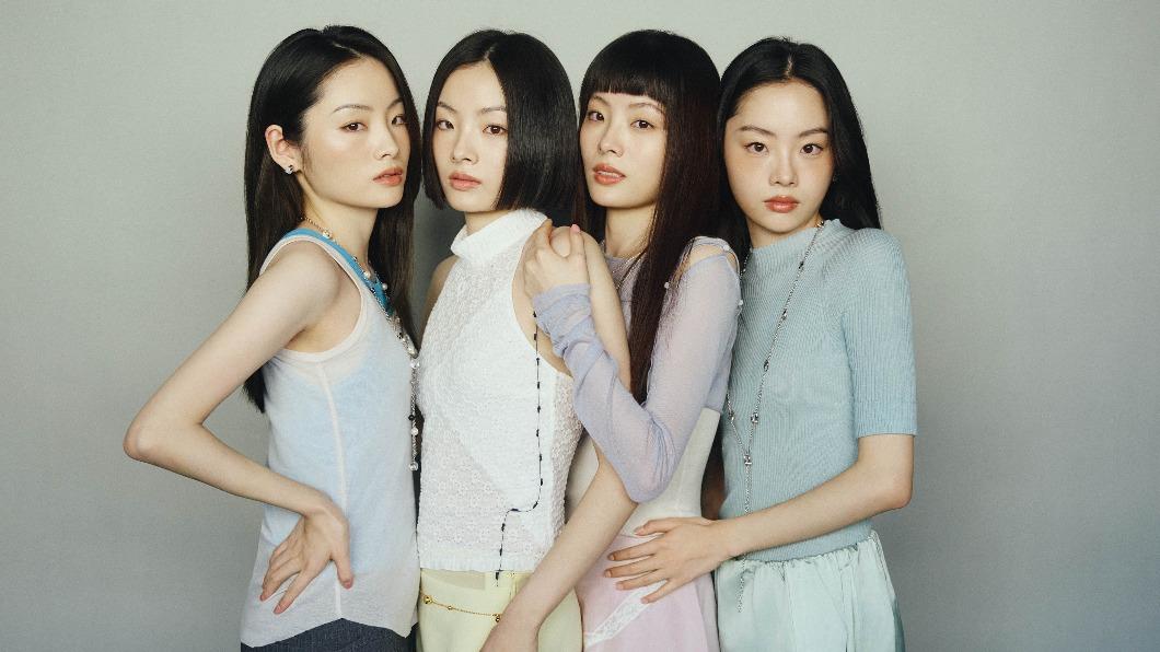大陸四胞胎姊妹花組團「紅飛林」進軍歌壇，更推出首張專輯。（圖／紅飛林提供）