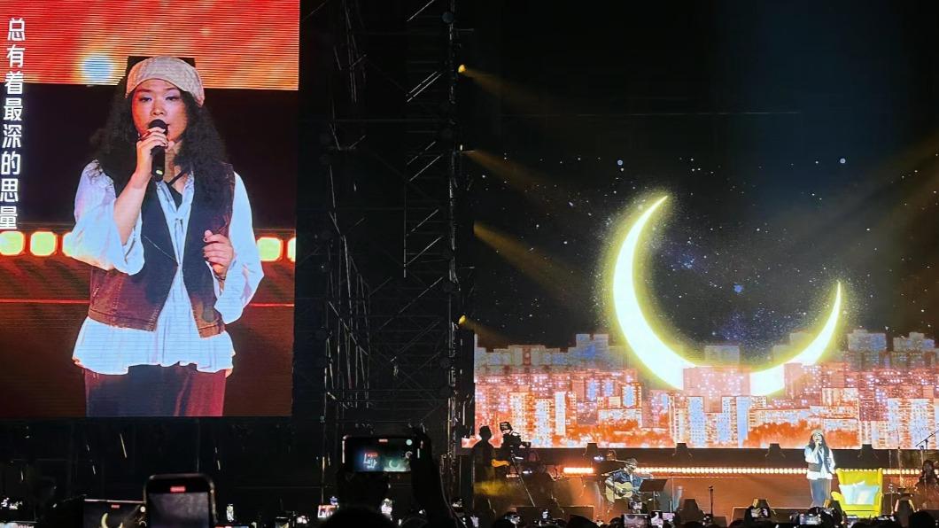 許美靜昨在南京舉辦演唱會，整場2小時多的演出，被爆只開口唱了30分鐘。（圖／翻攝自小紅書）