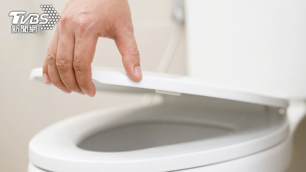 網友不滿公共廁所馬桶被蓋起來越來越常見。（示意圖／shutterstock 達志影像）