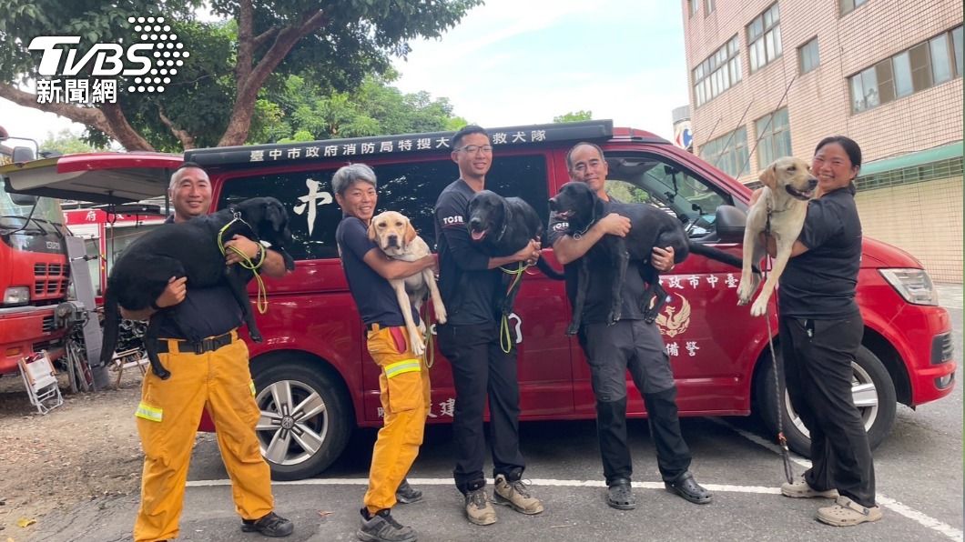 台中市政府消防局搜救犬隊參加瓦礫搜救犬IRO國際評測，5隻犬隻全數通過。（圖／TVBS）