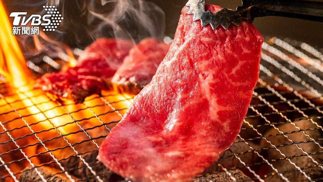 許多人到日本旅遊時，會在燒肉吃到飽餐廳用餐。（示意圖／shutterstock達志影像）