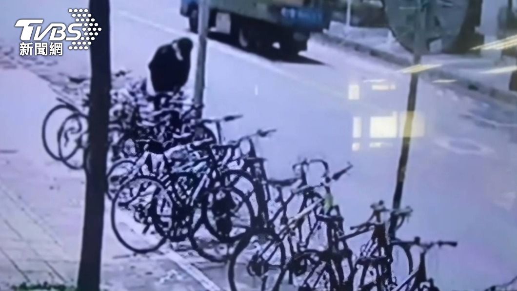 周姓竊嫌竊取高檔自行車。（圖／TVBS）
