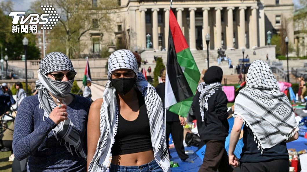 紐約哥大校園掀起聲援巴勒斯坦抗爭，大批學生在廣場搭起帳篷駐點。（圖／達志影像美聯社）