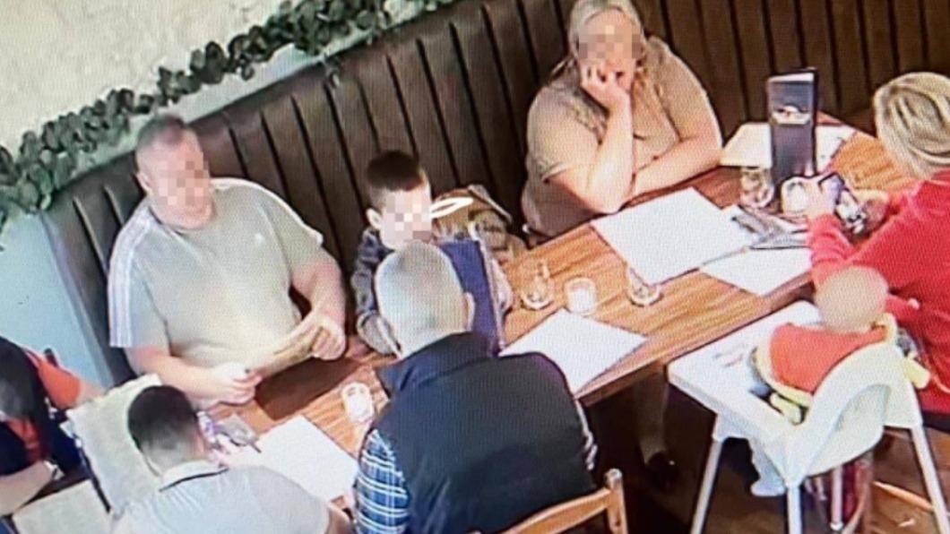 英國一家8口吃霸王餐，店家公布監視器畫面。（圖／翻攝自臉書）