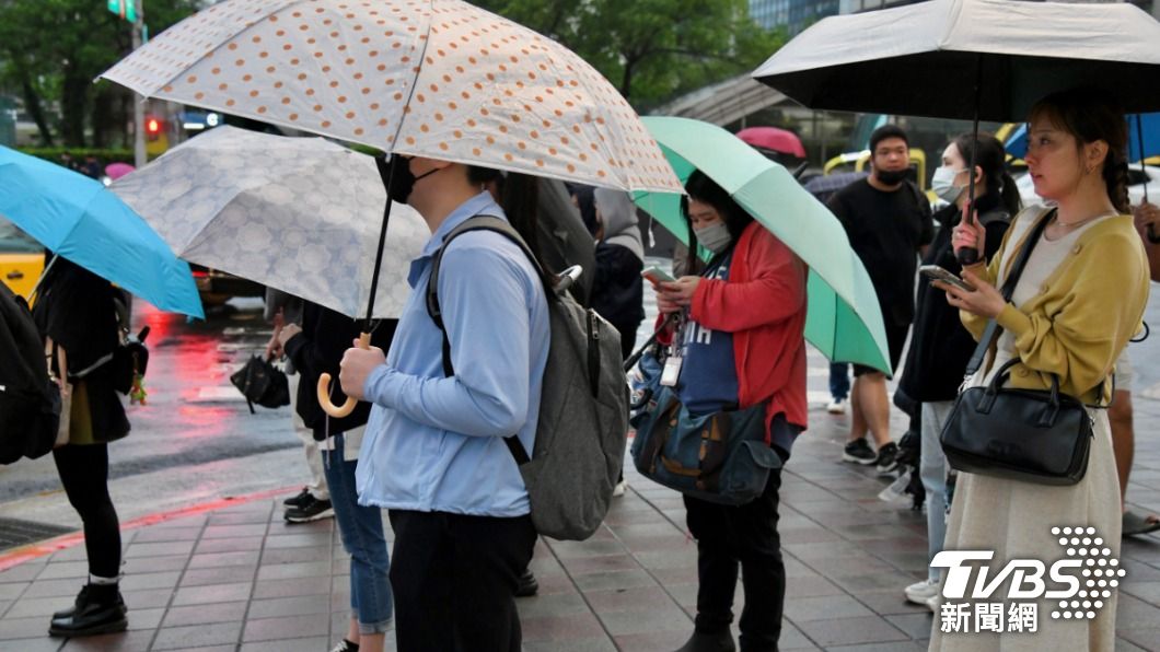 第二波鋒面從今（25）天開始影響台灣，全島易有短暫陣雨或雷雨。（圖／胡瑞麒攝）