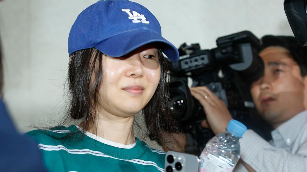 閔熙珍召開記者會，卻要攝影記者不要拍攝。（圖／news1提供）