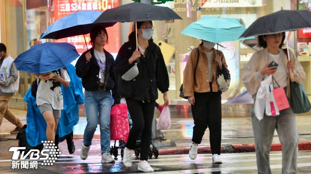 台灣西半部及東北部有短暫陣雨或雷雨。（圖／胡瑞麒攝）