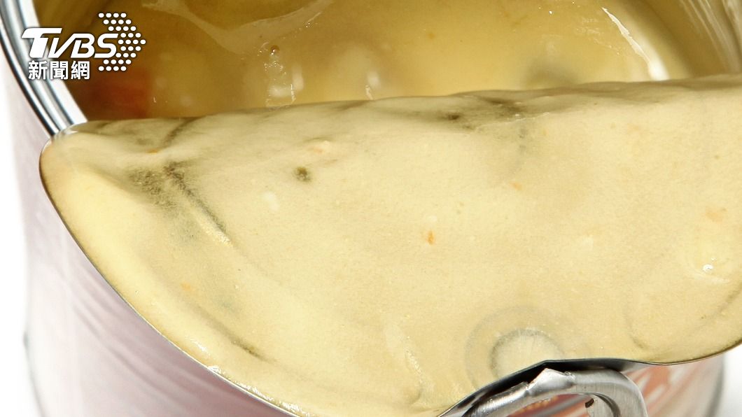 美國一名女子喝罐頭湯竟因食物中毒導致全身癱瘓。（示意圖／Shutterstock達志影像）
