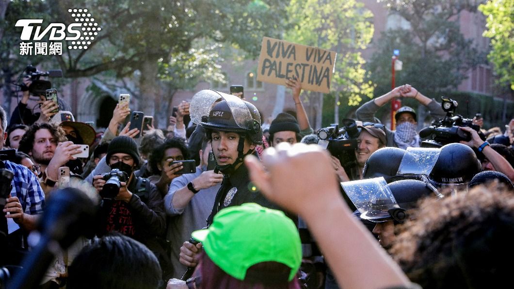 美國多間知名大學「聲援巴勒斯坦」的集會活動四起，多名抗議學生遭到警方逮捕也讓校園內的緊張氣氛升溫。（圖／達志影像路透社）