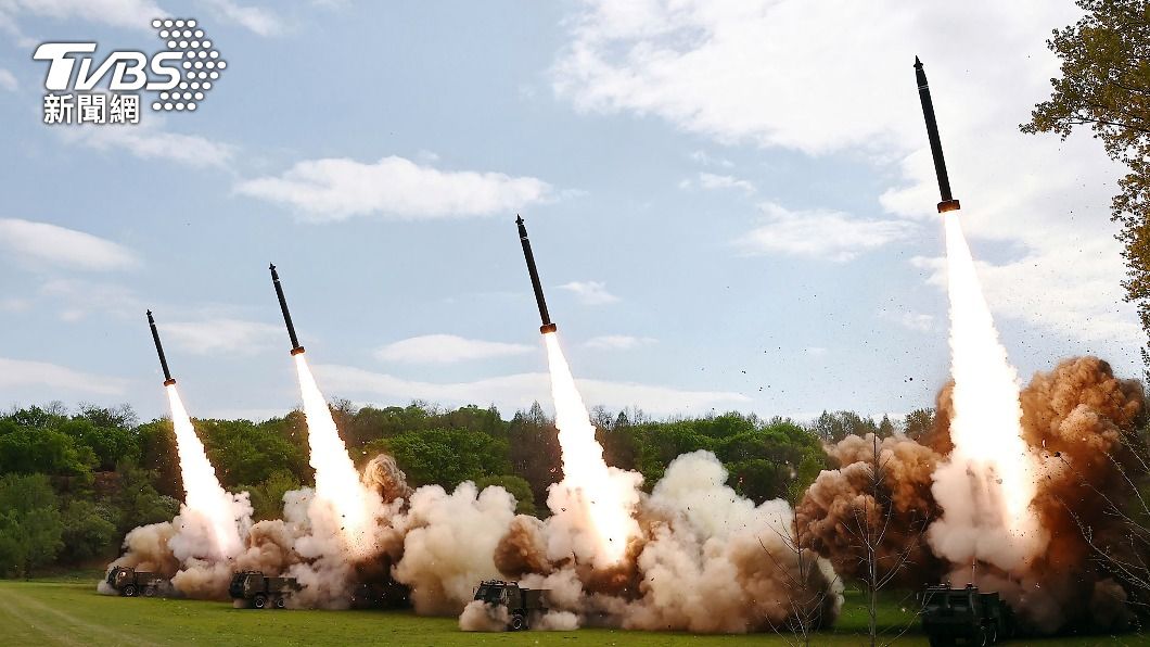 （北韓火箭炮。圖／AP）