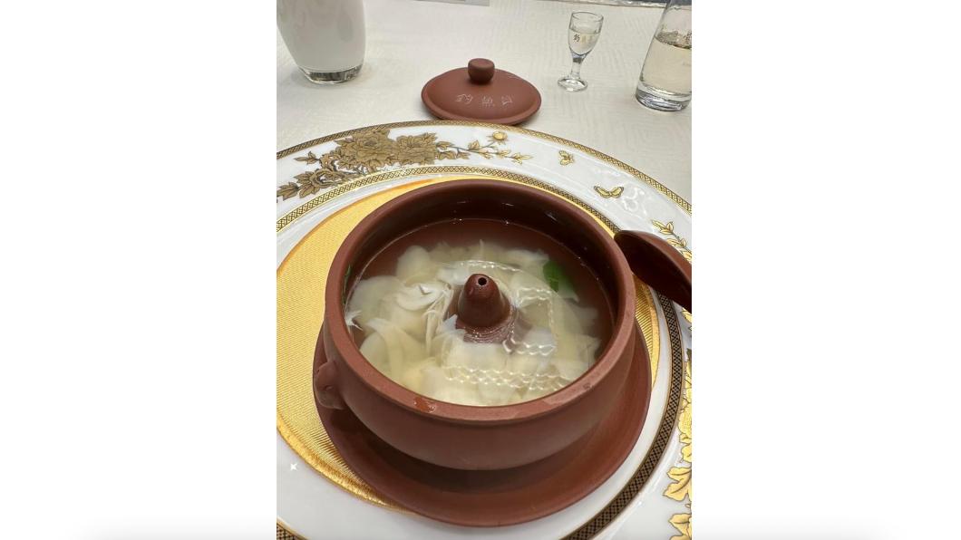 有著「天下第一湯」的酸菜鳥蛋魚湯。（圖／翻攝陳玉珍臉書）