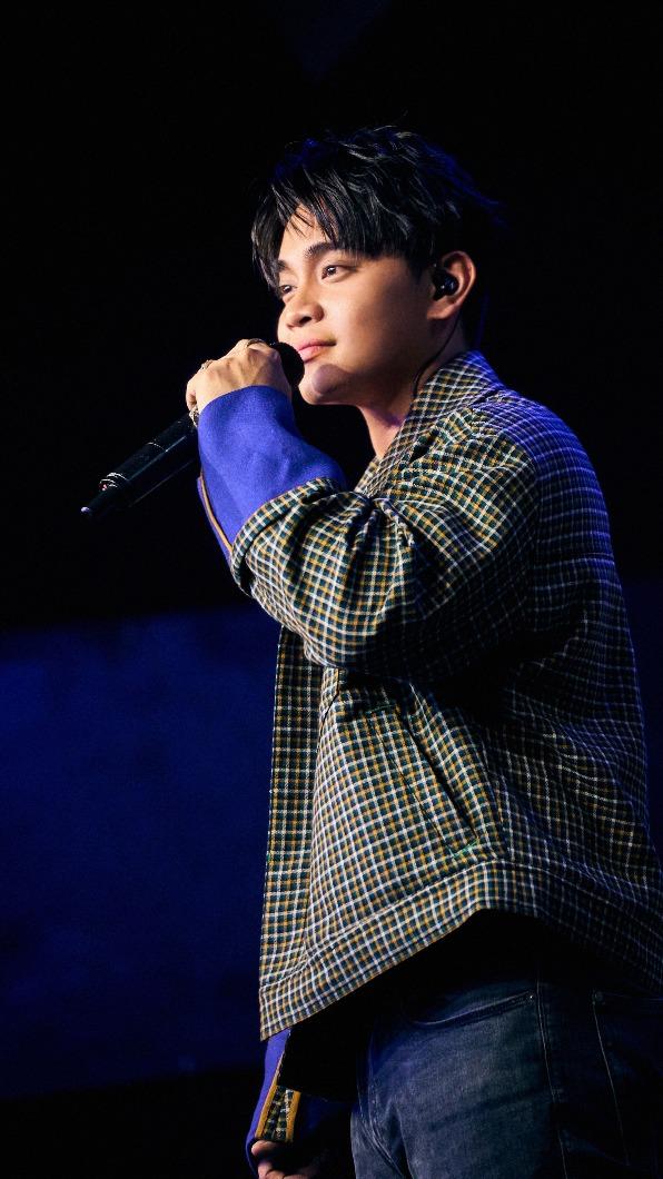 邱軍翻唱了張學友、陳奕迅、哈林庾澄慶和齊秦等金曲歌王的經典歌曲。（圖／索尼音樂提供）