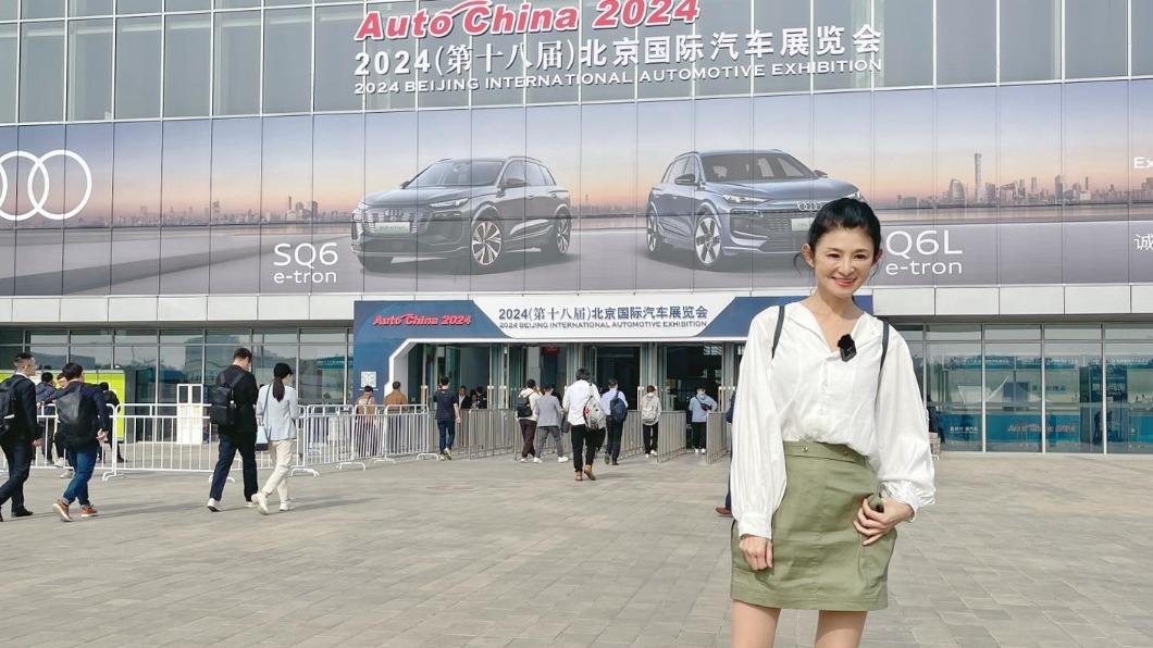 《地球黃金線》首度現場直擊北京車展，主持人蘇宗怡親眼見證汽車界的盛事。（圖／TVBS）