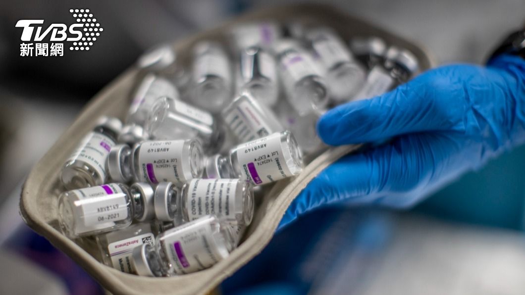 知名藥廠AstraZeneca承認，自家新冠疫苗在「極少數」情況下，會引發血栓相關病症。（圖／達志影像美聯社）