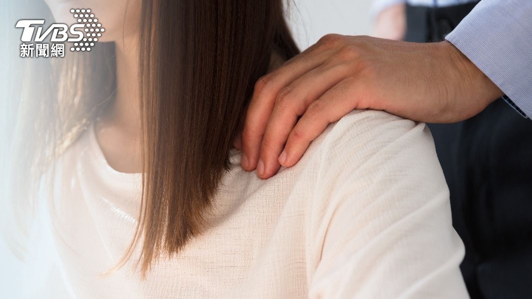 北部某大學教授涉嫌性侵女大生，稍早被檢警帶回偵訊。（示意圖／shutterstock達志影像）