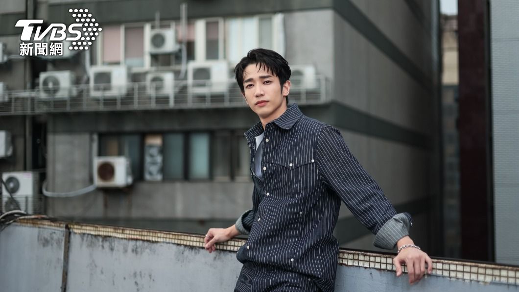 劉以豪大學時曾在咖啡廳打工過，月賺6、7千嘆「錢好難賺」。（圖／趙世平攝）