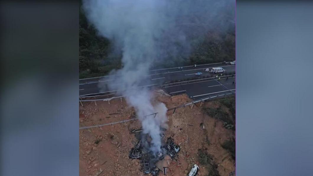 廣東高速公路坍塌23車墜落　增至36死30傷
