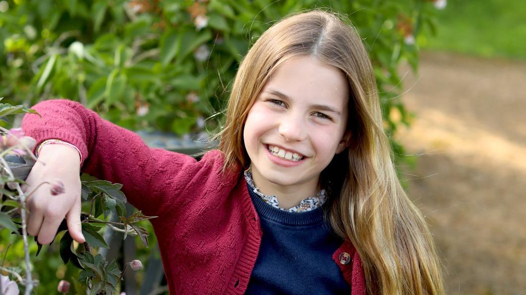 夏綠蒂公主2日迎來9歲生日，肯辛頓宮也在社群媒體上貼出生日照、獻上祝福。（圖／翻攝自X@KensingtonRoyal）