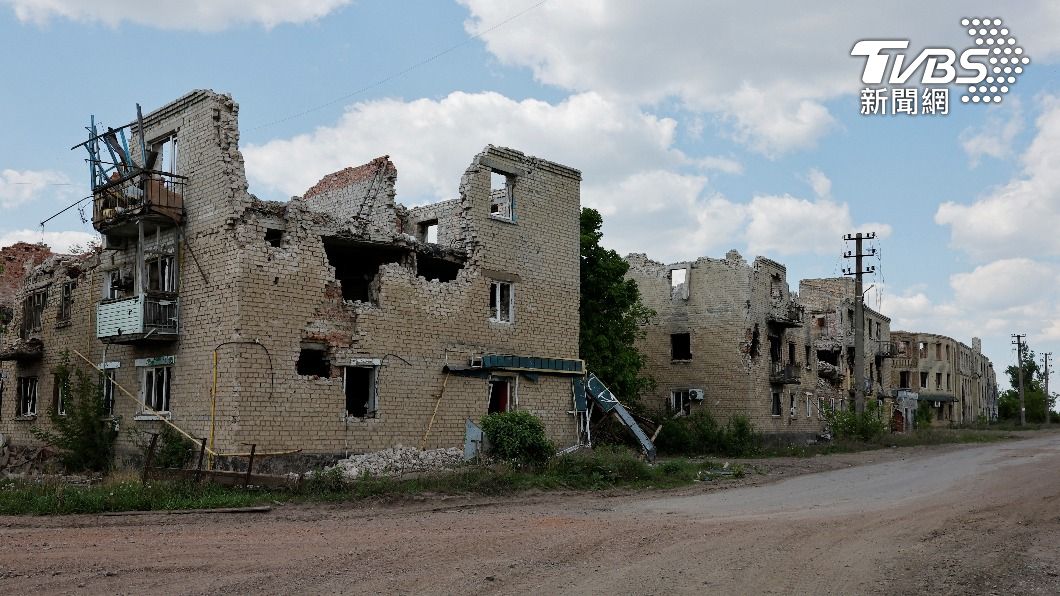 烏克蘭多處公寓大樓在俄烏戰爭期間被摧毀。（圖／達志影像路透社）