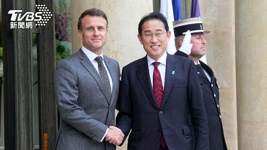 （日本首相岸田文雄2日在巴黎與法國總統馬克洪會面。圖／AP）