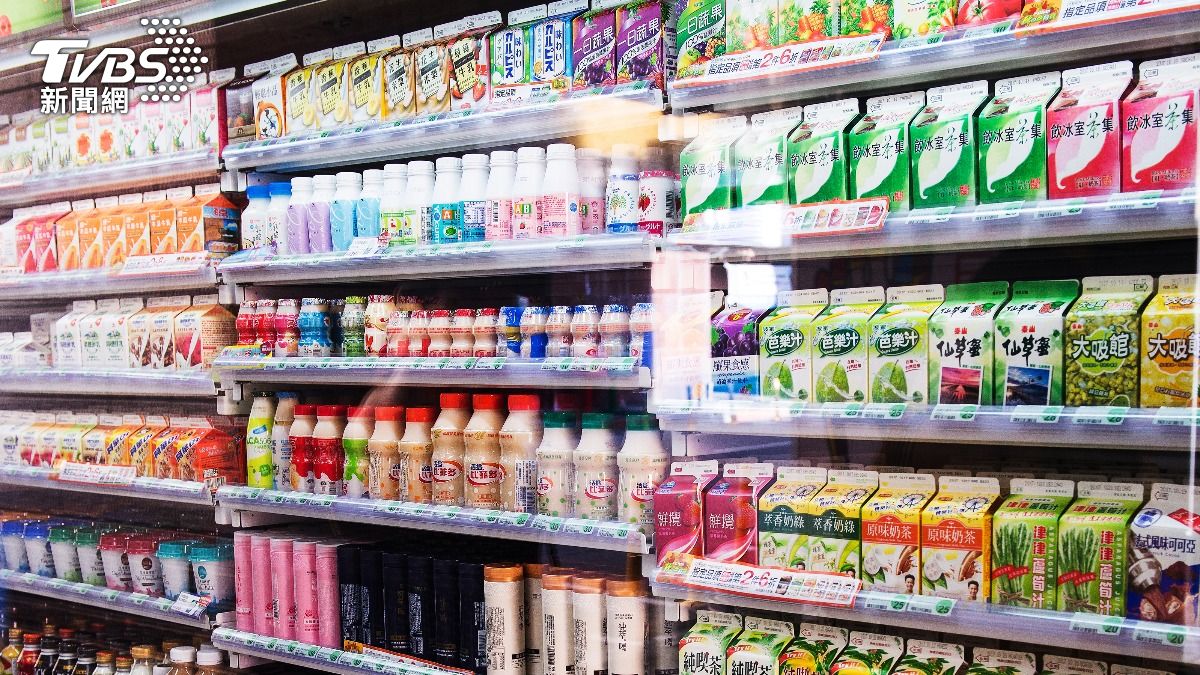 在台灣，超商飲料可說是許多人止渴的最佳選擇之一。（示意圖／shutterstock達志影像）