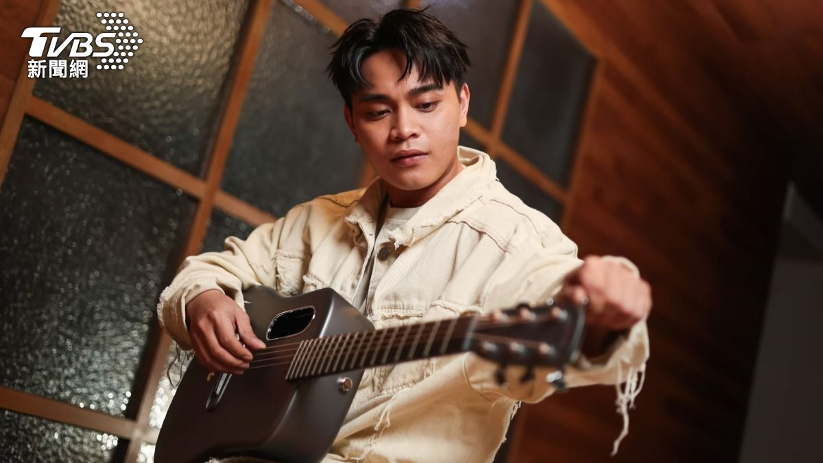 邱軍推出新專輯《情歌手》，透露創作一首歌獻給已逝吉他手。（圖／趙世平攝）