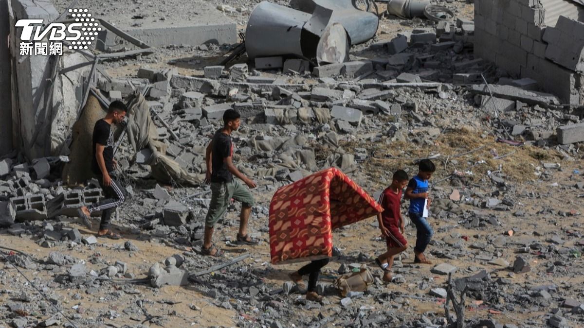 加薩南部拉法遭以色列空襲，大量房屋受損。（圖／達志影像美聯社）