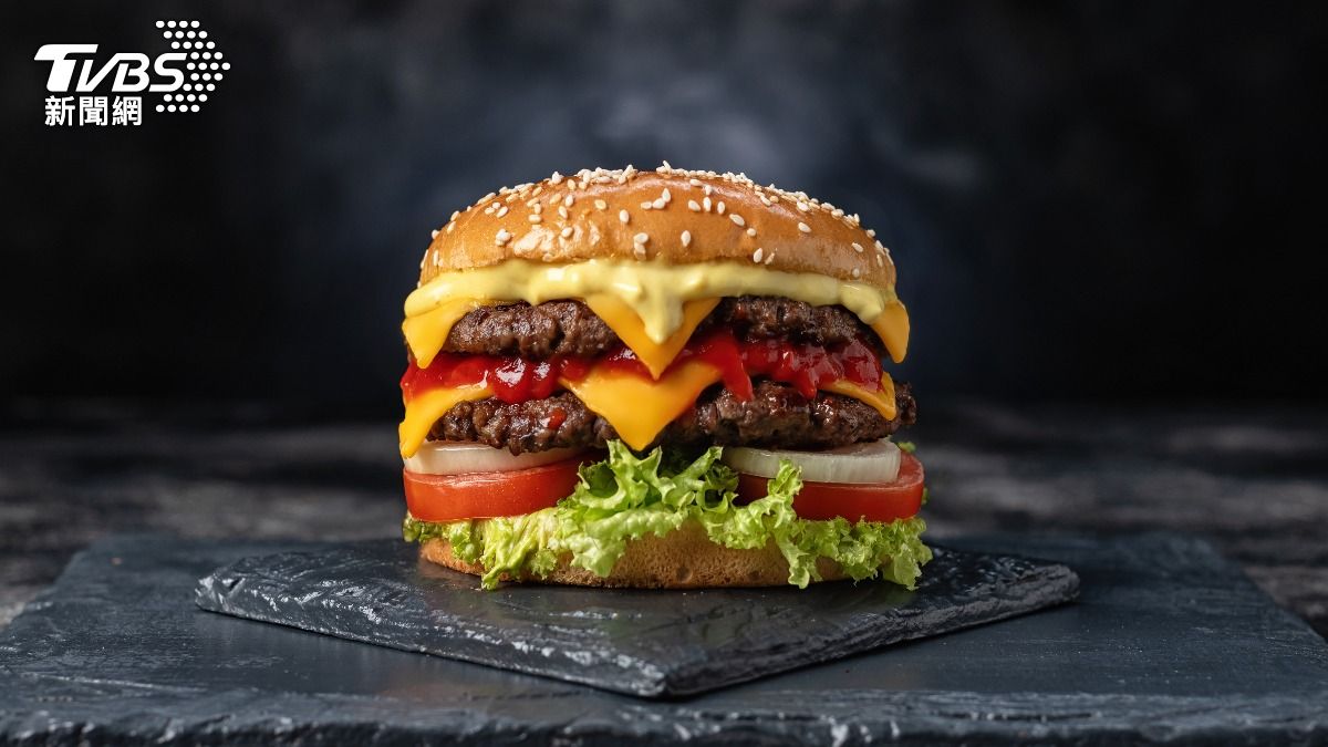 沙國爆大規模食物中毒，與一家受歡迎的連鎖漢堡店有關。（示意圖／shutterstock 達志影像）