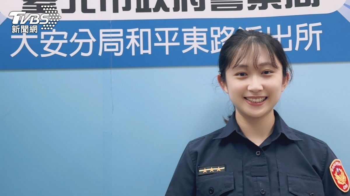 大安分局和平東路派出所警員陳又瑄眼尖逮獲2名詐騙車手。（圖／TVBS）