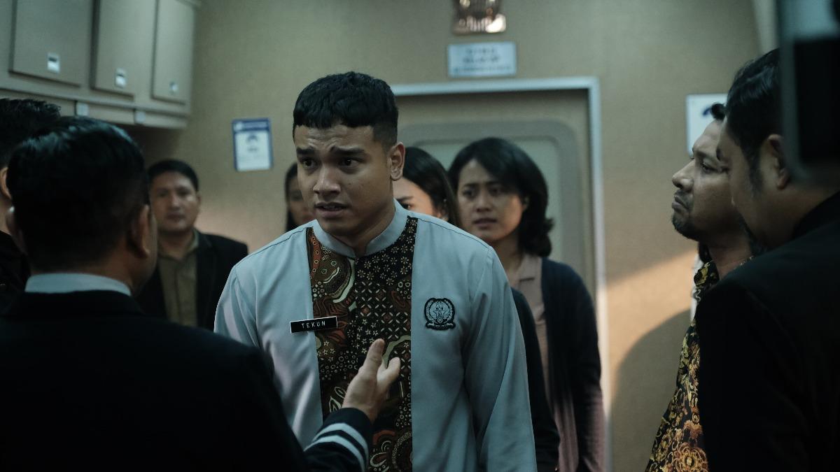 印尼小鮮肉法德利費薩爾在《鬼咧號》演出列車服務員。（圖／威視提供）