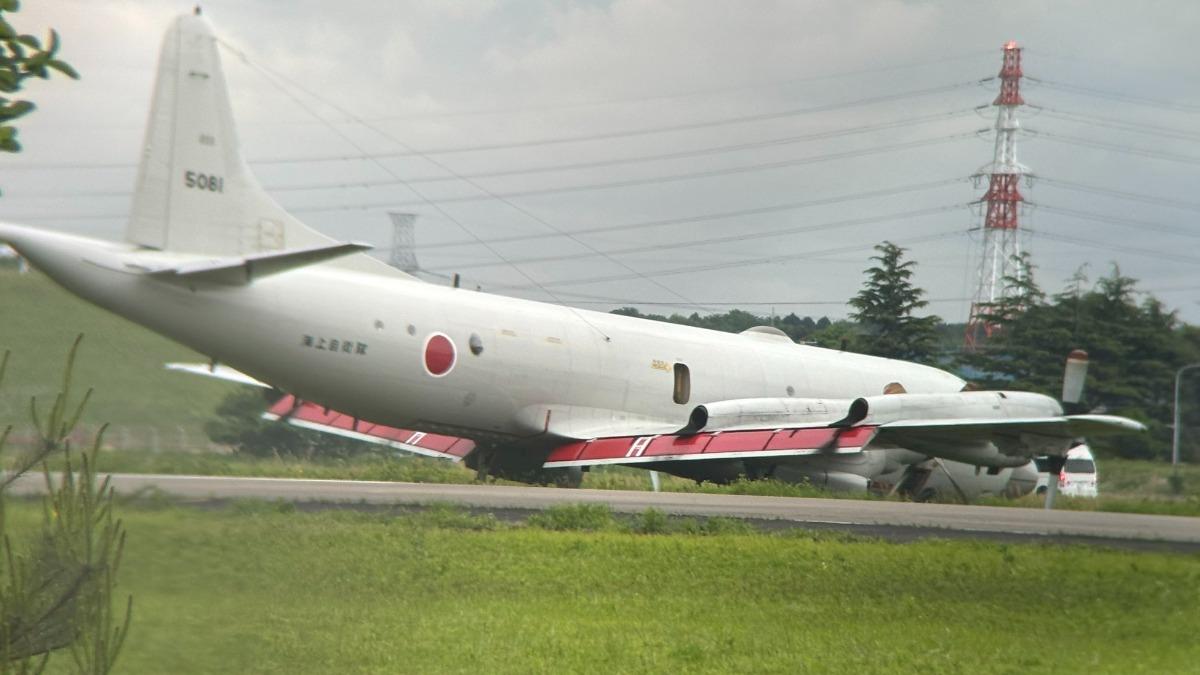 日本民眾拍到一架隸屬海上自衛隊的P-3偵察機降落失敗。（圖／翻攝自x @chi0203atlas)