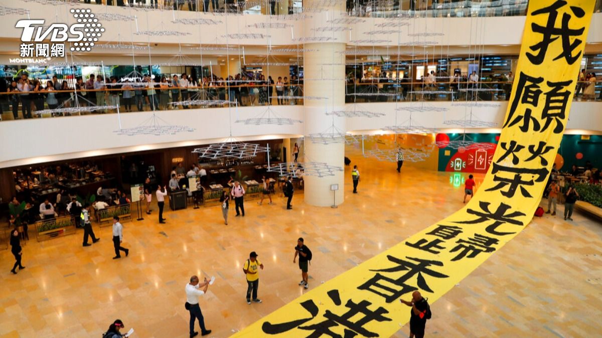 因反送中示威成名的歌曲《願榮光歸香港》，5/8正式遭香港法院禁止傳唱。（圖／達志影像美聯社）