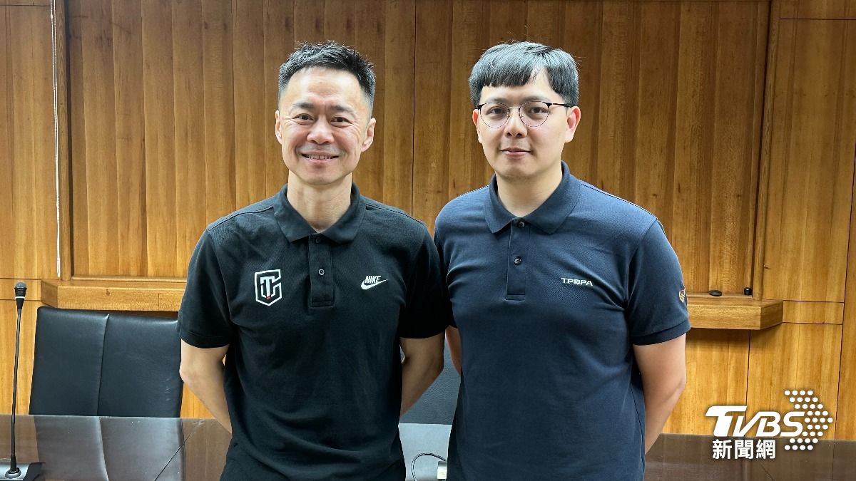 中華民國籃球協會副秘書長張承中（左）、職籃工會辦公室副主任葉子彧（右）。（圖／張良瑜攝）