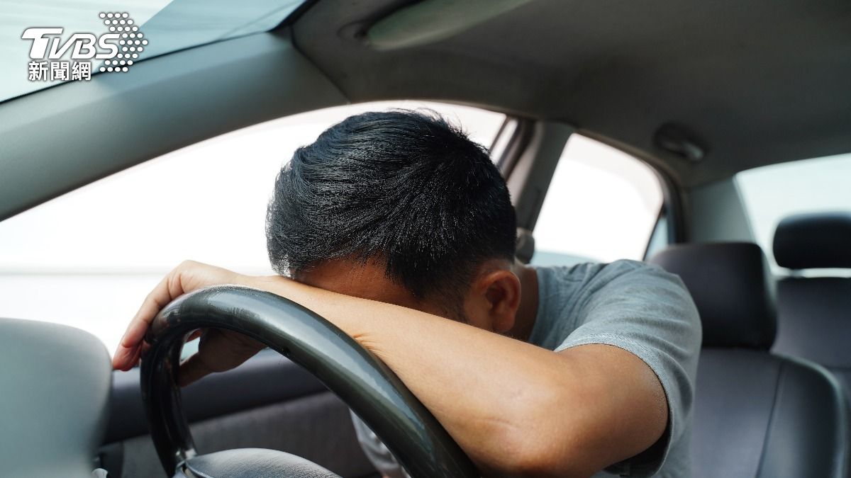馬國一名男子在車上等妻子意外睡著，吸入過量一氧化碳而中毒身亡。（示意圖。非當事人／shutterstock達志影像）