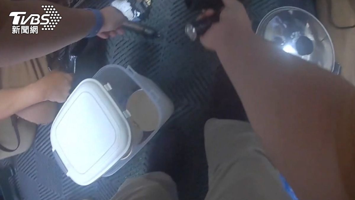 現場查獲K煙及現金。（圖／TVBS）