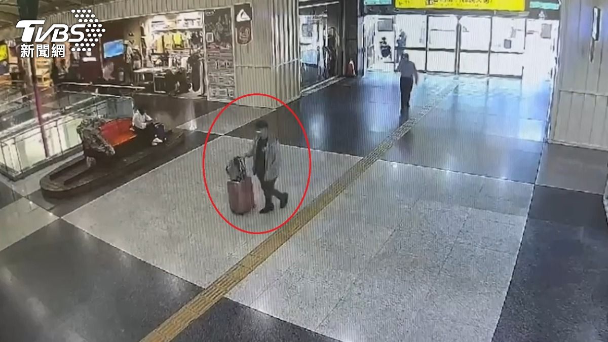 張男在犯案後到板橋高鐵站搭高鐵逃亡。（圖／TVBS）
