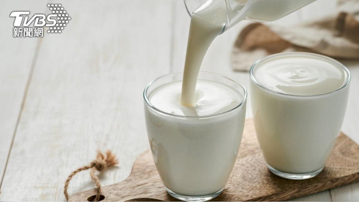 鮮奶的甜味源自乳糖。（示意圖／shutterstock達志影像）