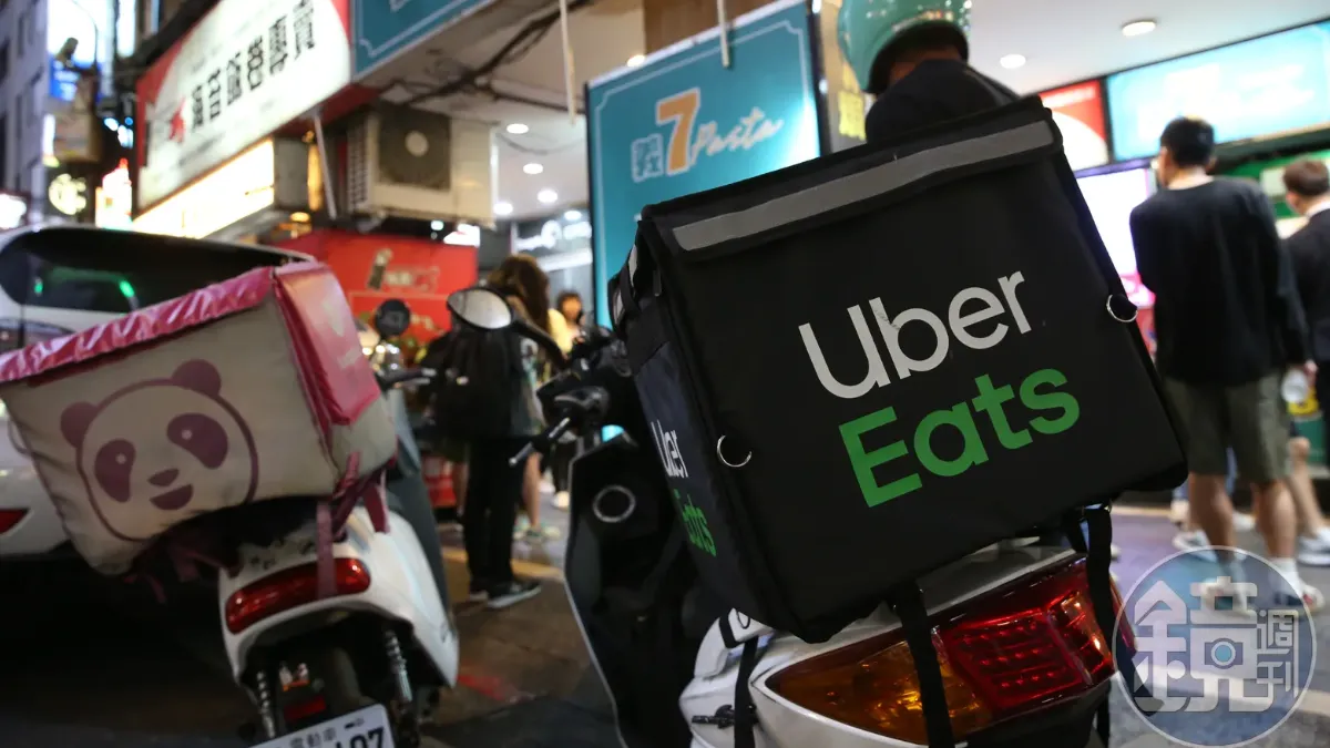 外送平台Uber Eats今（14）日震撼宣布將以9.5億美元（約新台幣308億元）併購「foodpanda台灣外送事業」。（圖／鏡週刊）