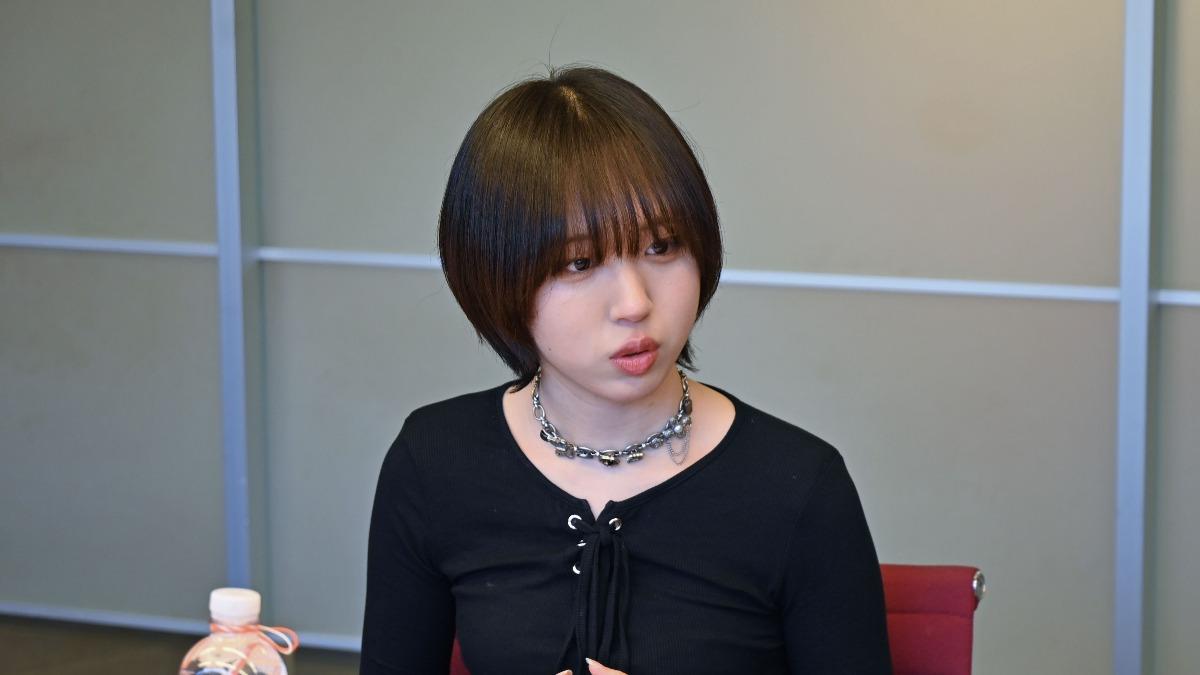日本女歌手十明今天接受台灣媒體訪問。（圖／環球音樂提供）