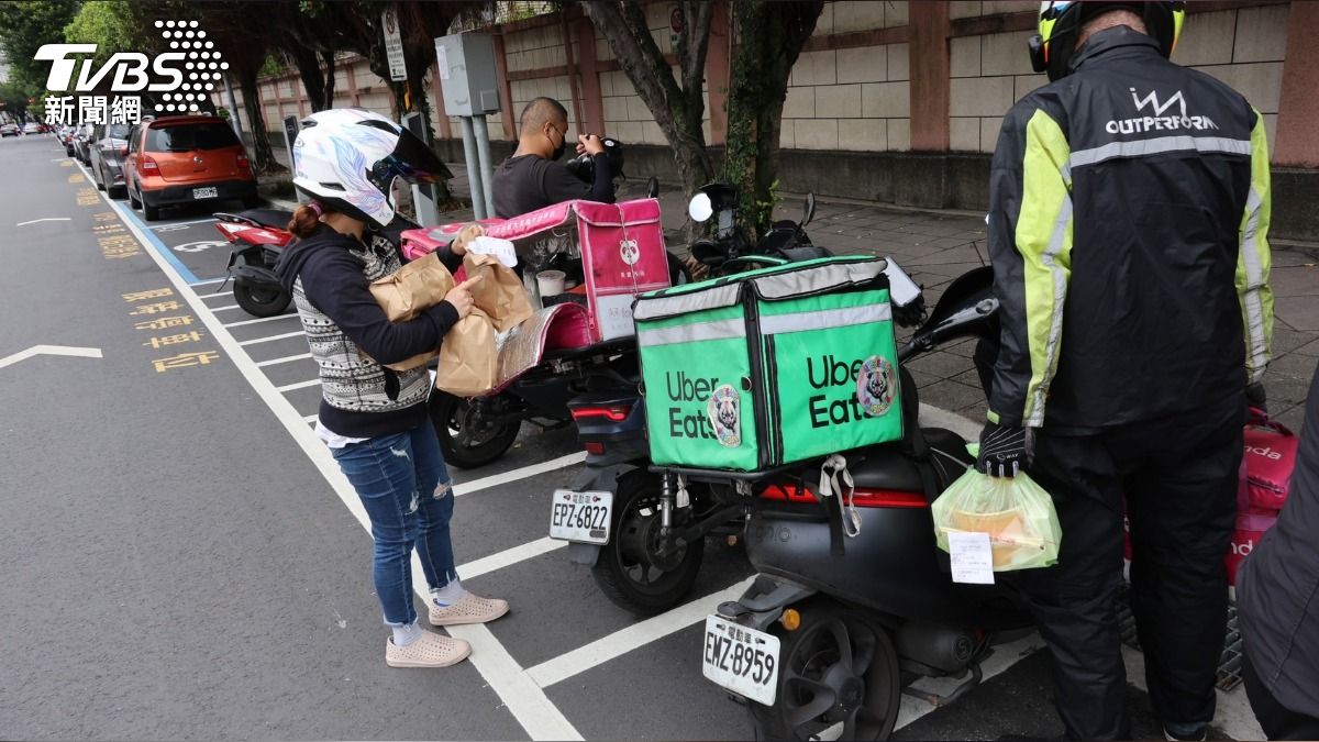 Uber Eats昨（14）日宣布併購foodpanda台灣外送事業。（圖／葉志明攝）